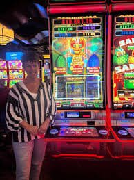 Myanmar ကစားသူ lucky2 APP ဖြင့် ဘောလုံး bet ထားနေသောပုံ